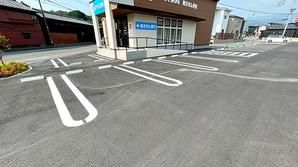 大賀薬局篠栗店の駐車場