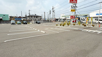 クスリのアオキ富田林中野薬局の駐車場