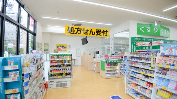 スギ薬局 白壁店の入口
