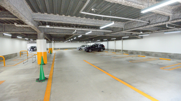 スギ薬局 白壁店の駐車場
