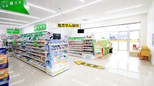 スギ薬局 井原南店の入口