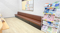セキ薬局　久喜青毛店の待合スペース