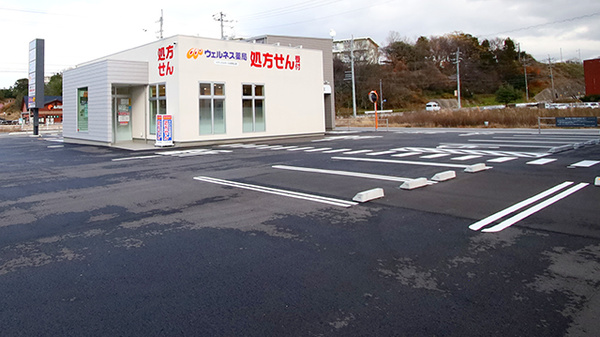 ウェルネス薬局 メディカルモール田和山店の駐車場