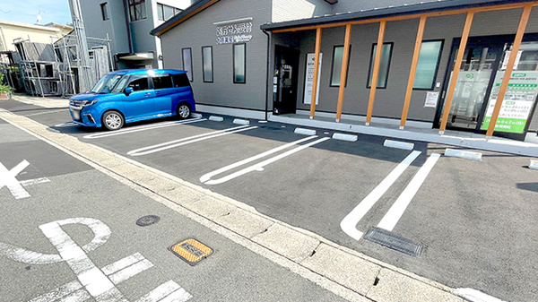 大信薬局西京極店の駐車場