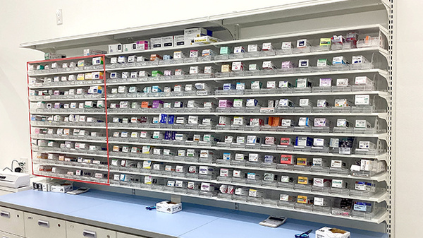 ウェルパーク薬局日野栄町店の薬棚