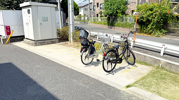 ドラッグセイムス春日部備後東薬局の駐輪場