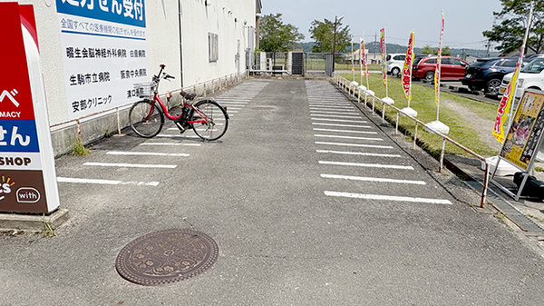 アカカベ薬局　田原台店の駐輪場