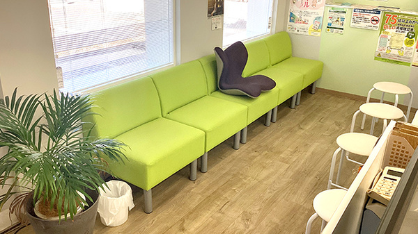 そよ風薬局 能見台店の待合スペース