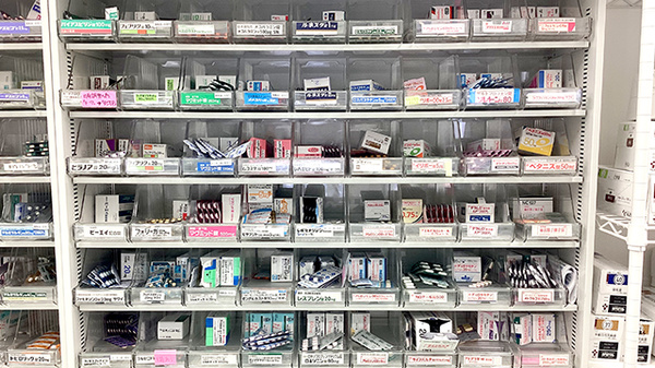 そよ風薬局 能見台店の薬棚