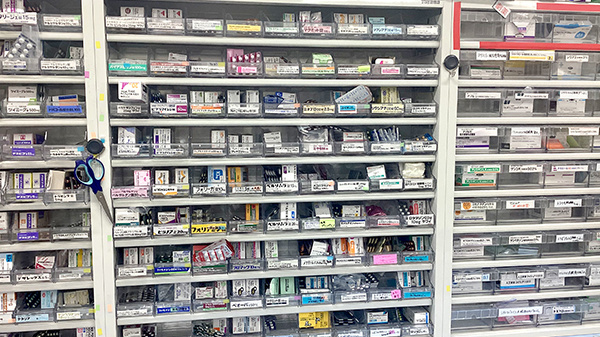 まんまる薬局　光が丘店の薬棚