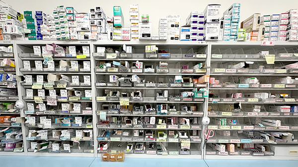 ときわ薬局川越西口店の薬棚