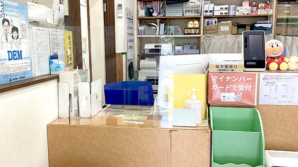 ウイン薬局 鶴見潮田店の受付/カウンター
