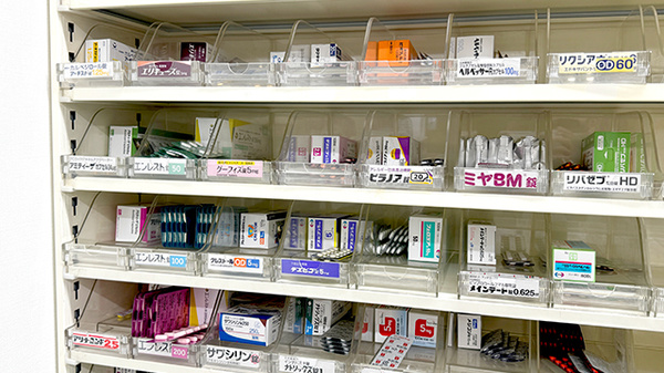 日生薬局 久我山店の薬棚