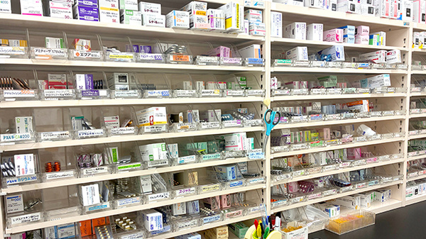 ハート薬局緑町店の薬棚