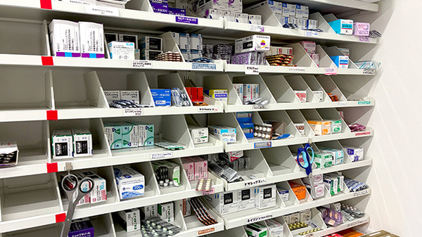 フィーリス薬局　白銀店の薬棚