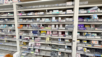 こかげ薬局の薬棚