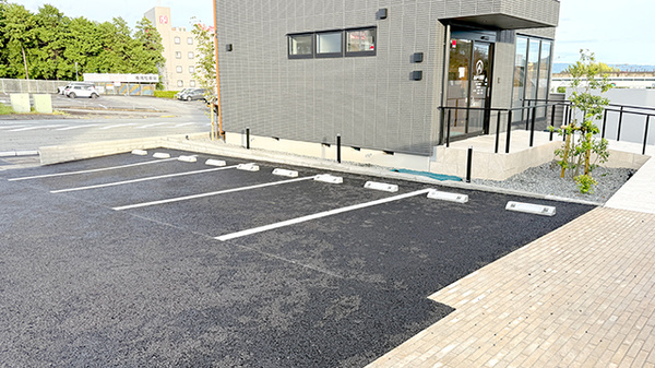 あかり薬局　グルメ街道店の駐車場
