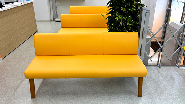 アサヒ薬局 西新井店の待合スペース