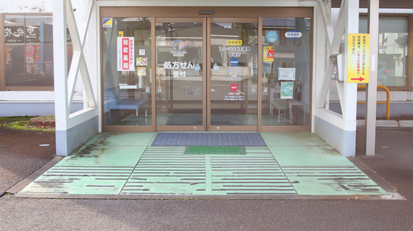 ファーマライズ薬局　都城店の入口