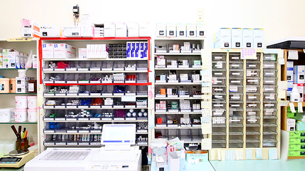 トリム薬局　都城店の薬棚