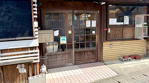 なべや薬局本庄店の入口
