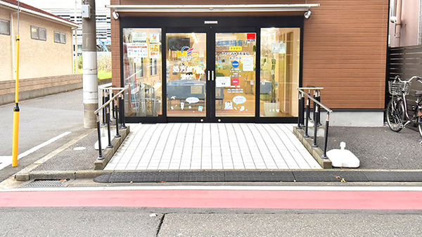 ファーマライズ薬局　あさか店の入口