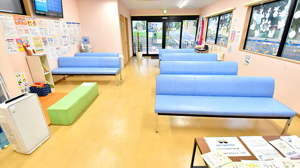 ファーマライズ薬局　あさか店の待合スペース