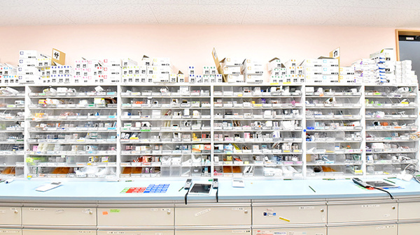 ファーマライズ薬局　あさか店の薬棚