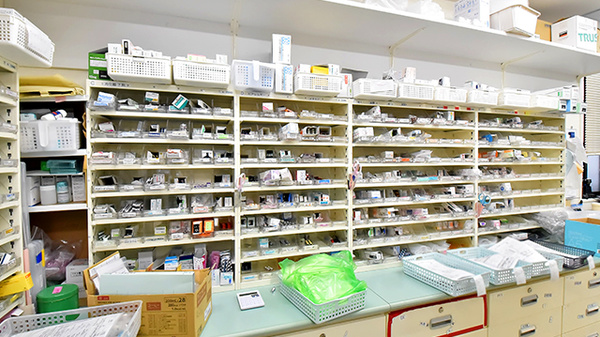 ファーマライズ薬局　烏丸紫明店の薬棚