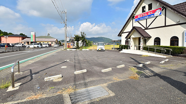ファーマライズ薬局　キクヤ建部店の駐車場