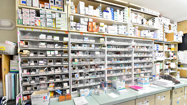 ファーマライズ薬局　キクヤ緑町店の薬棚