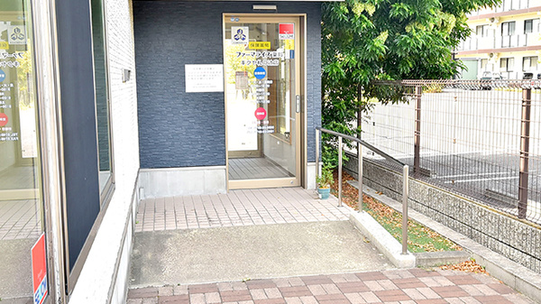 ファーマライズ薬局　キクヤ札の辻店の入口