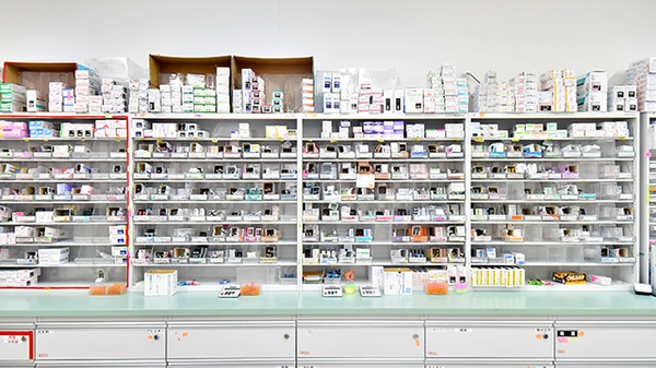 ファーマライズ薬局　キクヤ札の辻店の薬棚