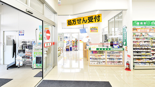 スギ薬局 富士見渡戸店の入口