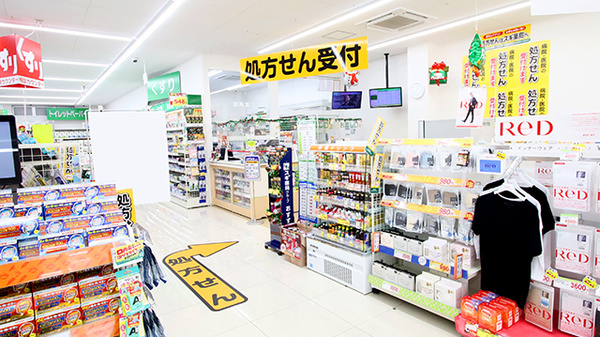 スギ薬局 金沢西泉店の入口