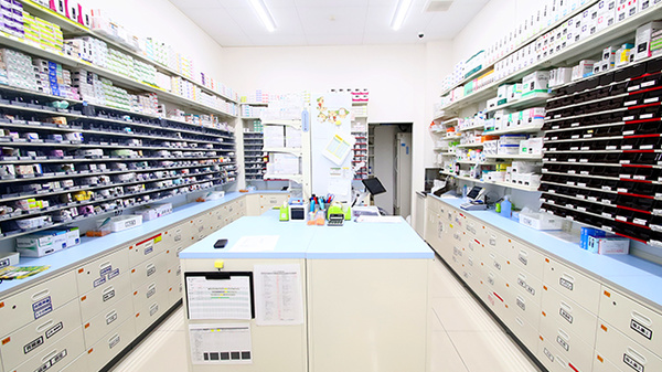 スギ薬局 金沢西泉店の調剤室