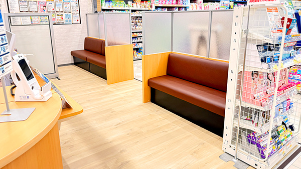 セキ薬局　鶴ケ舞店の待合スペース