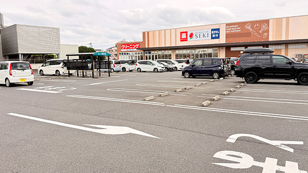 セキ薬局　鶴ケ舞店の駐車場
