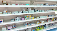 フィットケアデポ片倉店薬局の薬棚