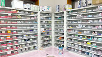 尼崎総合調剤薬局の薬棚