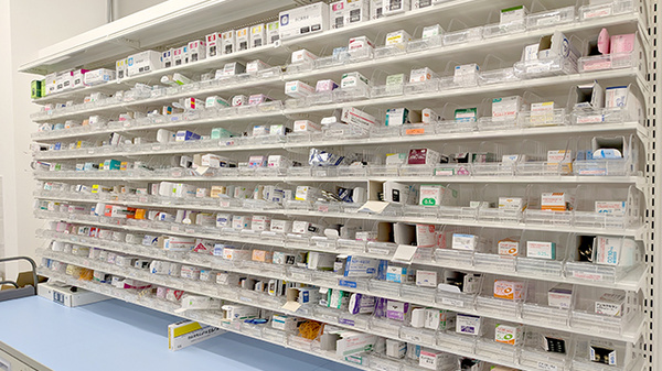 ウェルパーク薬局西東京富士町店の薬棚