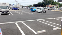 ヤックスドラッググラン８モール八街薬局の駐車場