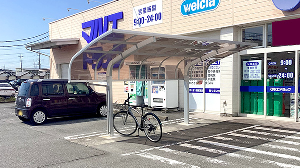 マルエ薬局箱田店の駐輪場
