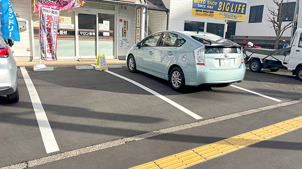 マロン薬局の駐車場