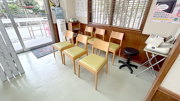 ハーモニー薬局オア シス石嶺店の待合スペース