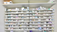 スギ薬局 中野通り店の薬棚