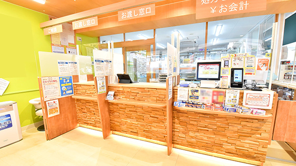 調剤薬局ツルハドラッグ東北大学病院前店の受付/カウンター