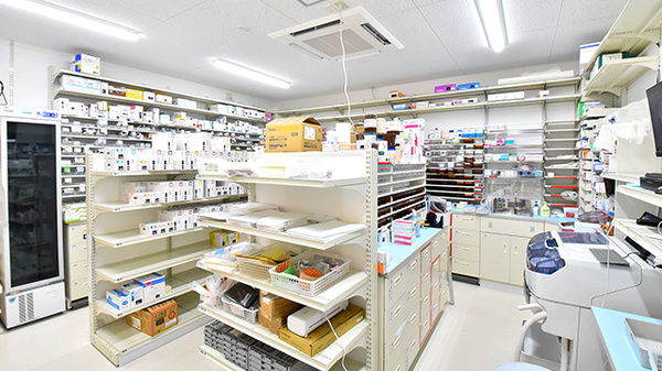 調剤薬局ツルハドラッグ東北大学病院前店の調剤室