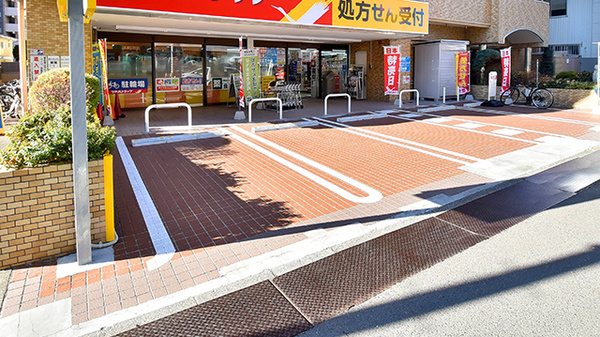 調剤薬局ツルハドラッグ東北大学病院前店の駐車場