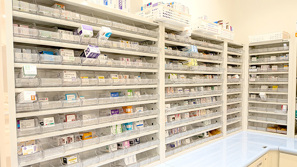あけぼの薬局　豊洲セイルパーク店の薬棚